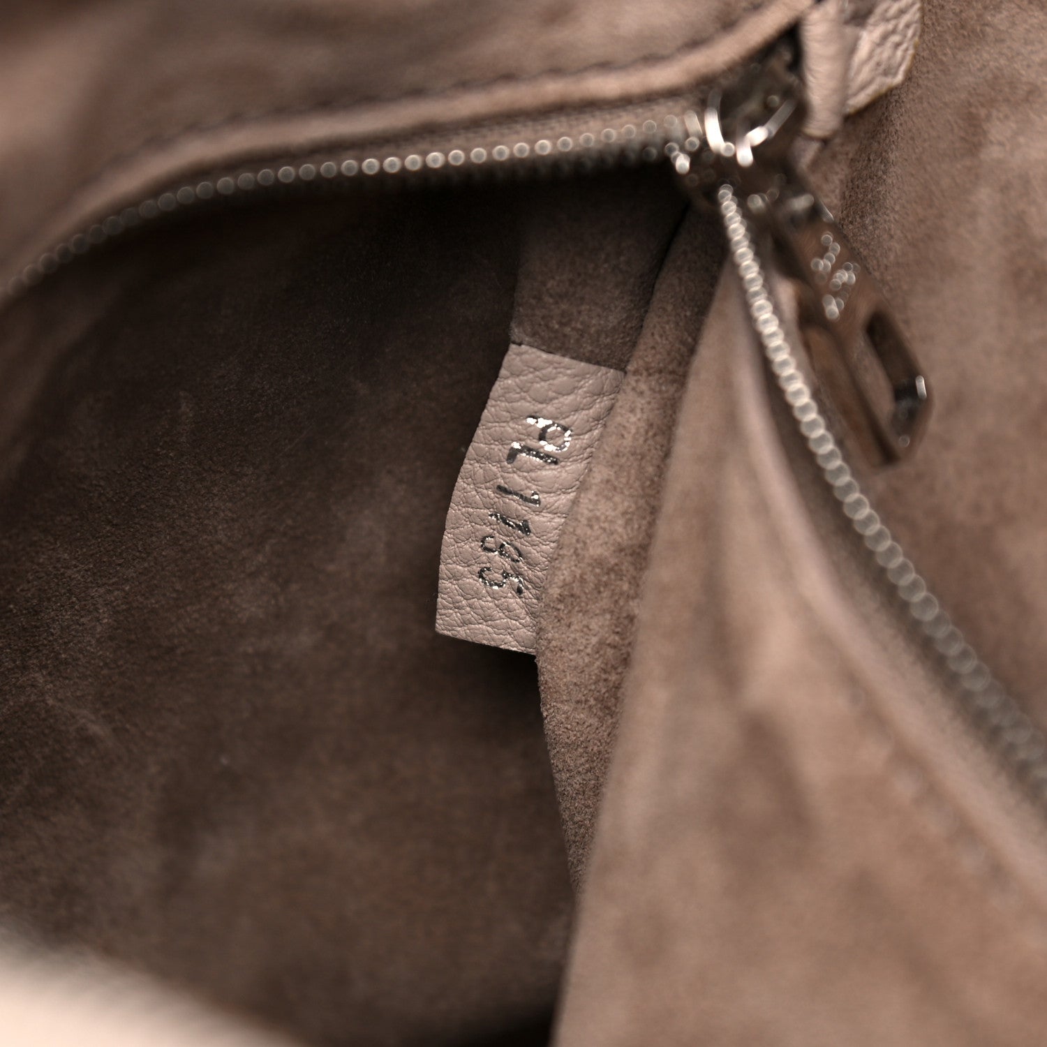 Louis Vuitton Veau Cachemire Soft Lockit MM Galet 7 of 11