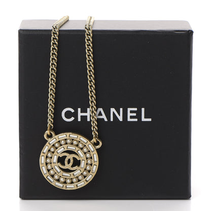 Chanel Pearl Baguette Crystal CC Medallion Necklace Gold 6 of 6