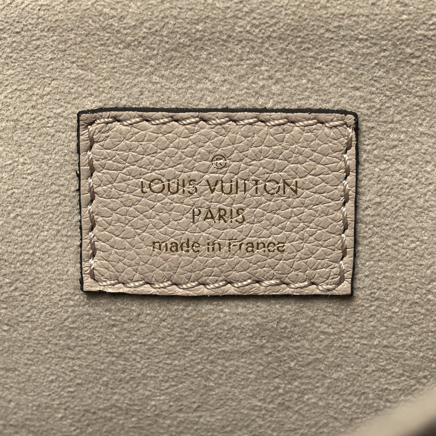 Grained Calfskin Lockme Oxford Greige