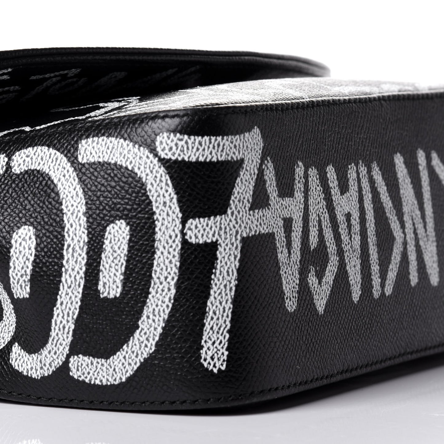 Veau Graffiti S BB Round Shoulder Bag Black White