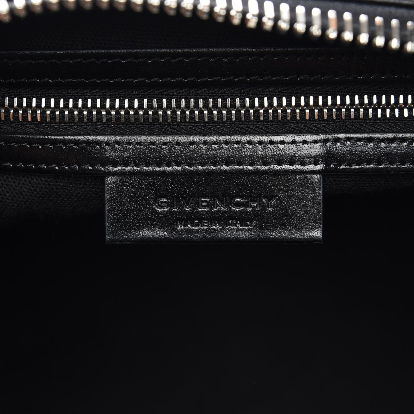 Shiny Lord Calfskin Medium Antigona Black