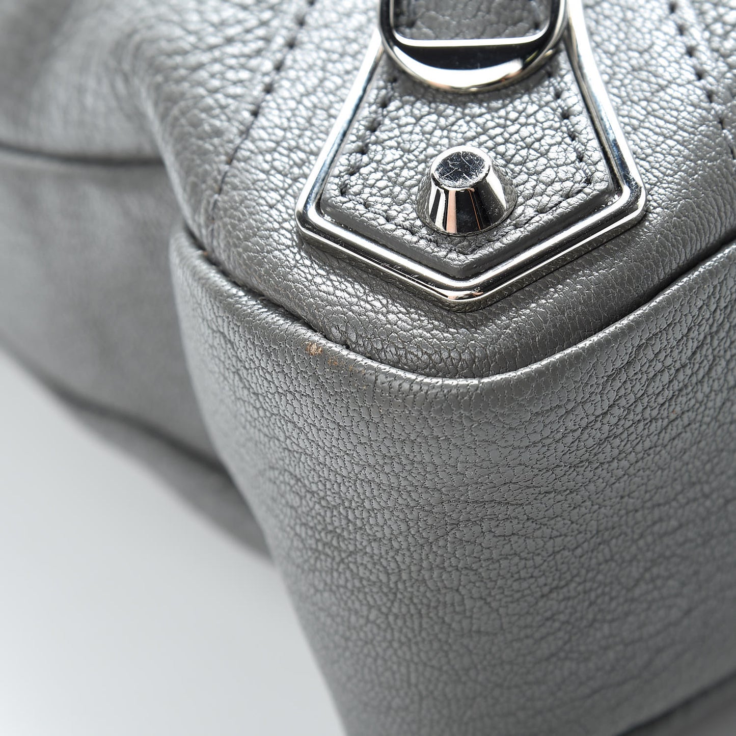 Chevre Silver Metallic Edge Hardware Town Gris Acier