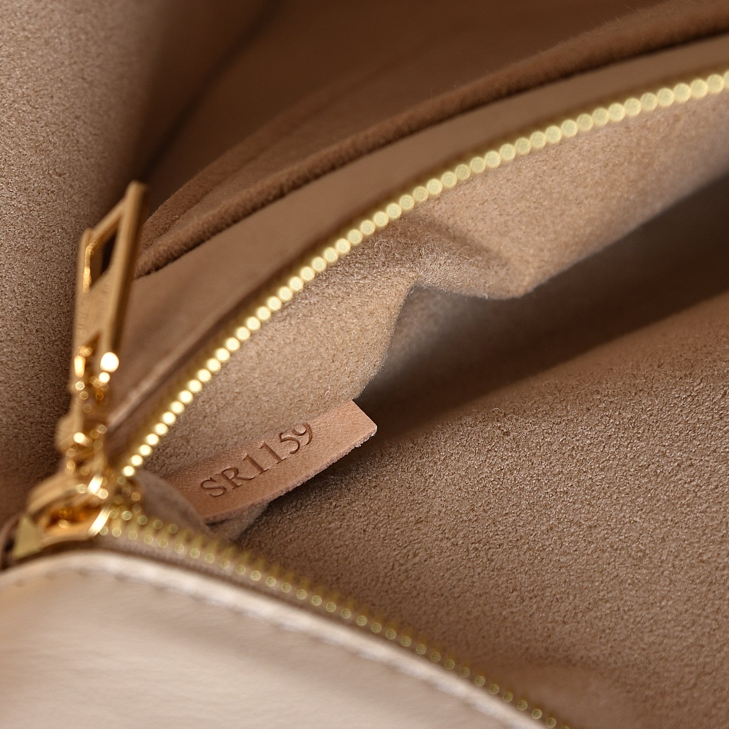 Louis Vuitton Calfskin Monogram Tufting On My Side Galet 6 of 10