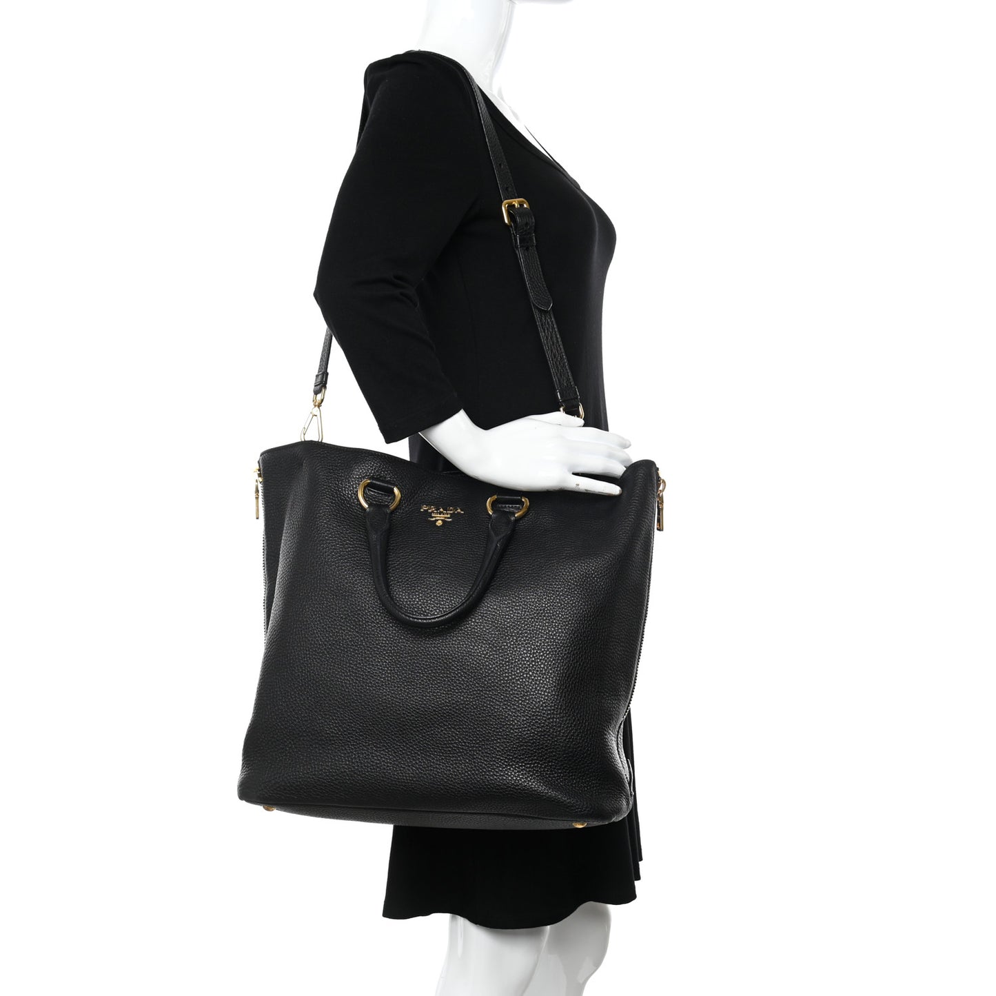 Vitello Daino Side Zip Tote Black