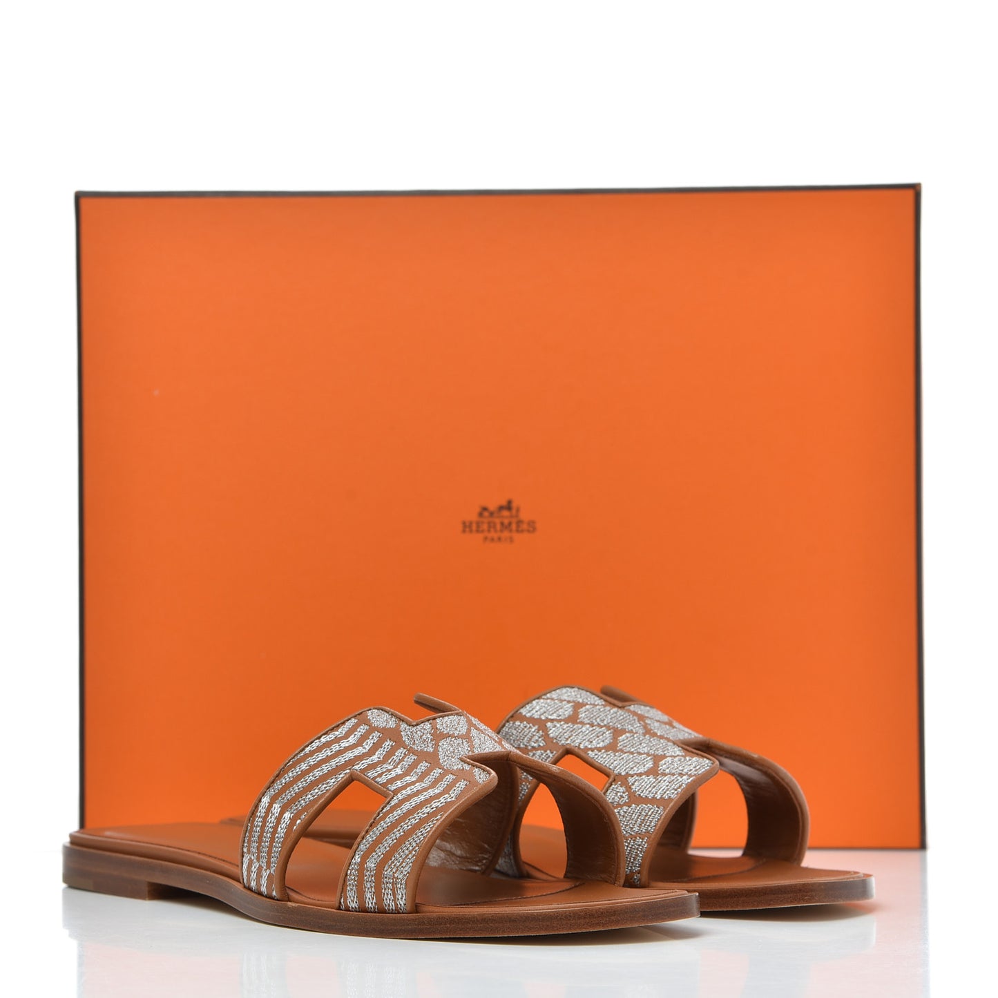 Embroidered Calfskin Oran Sandals 37.5 Naturel Gris Argente