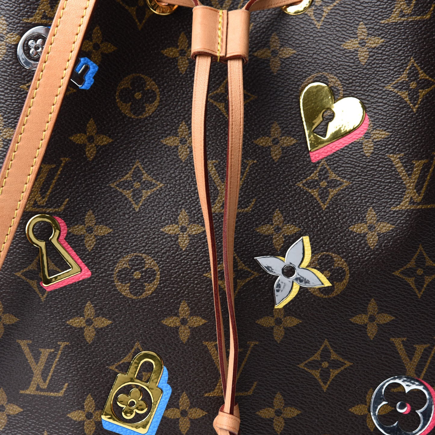 Monogram Love Lock Neonoe
