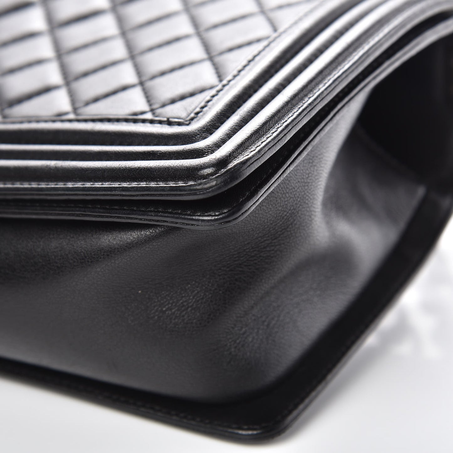 Lambskin Quilted Medium Boy Flap Black