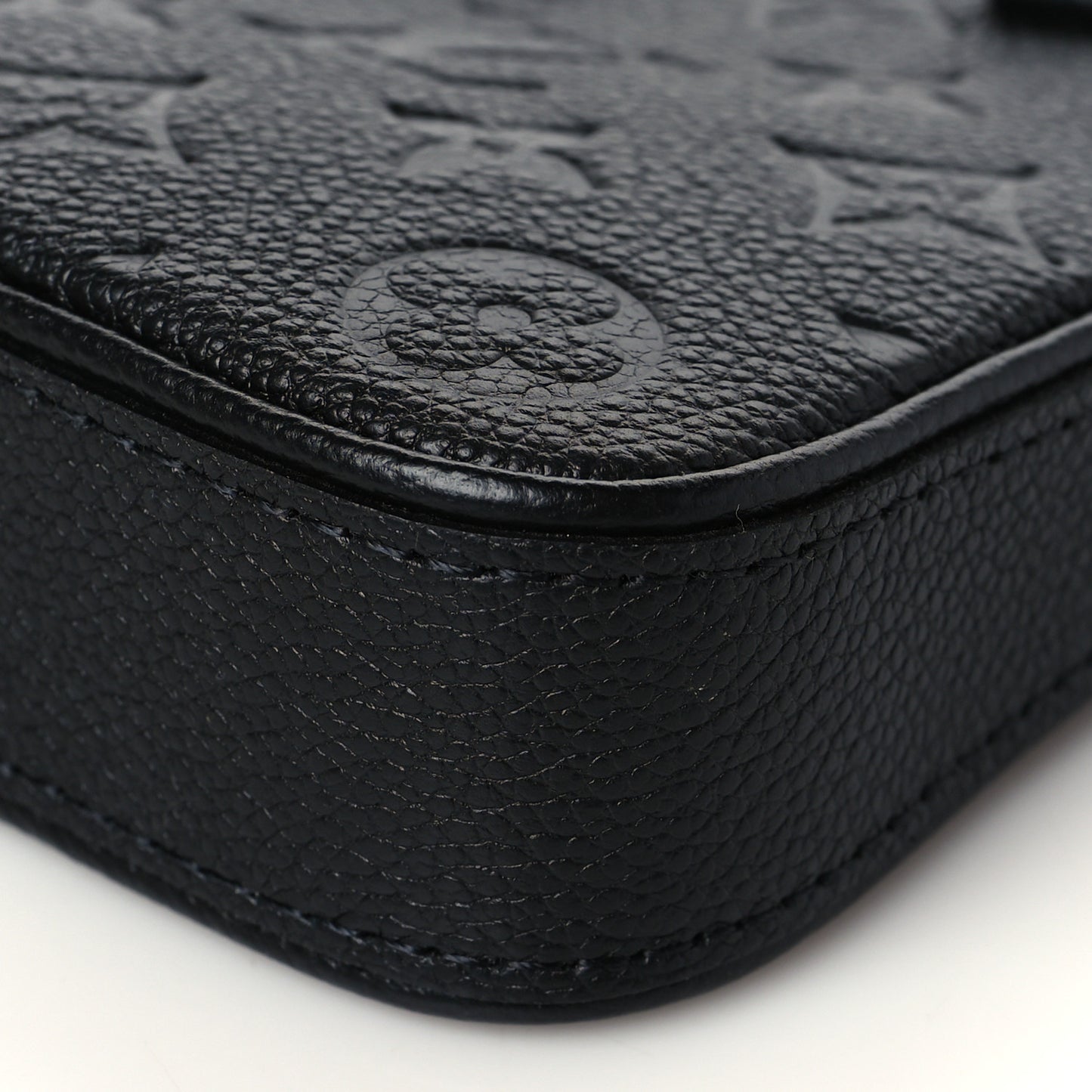 Empreinte Easy Pouch On Strap Black