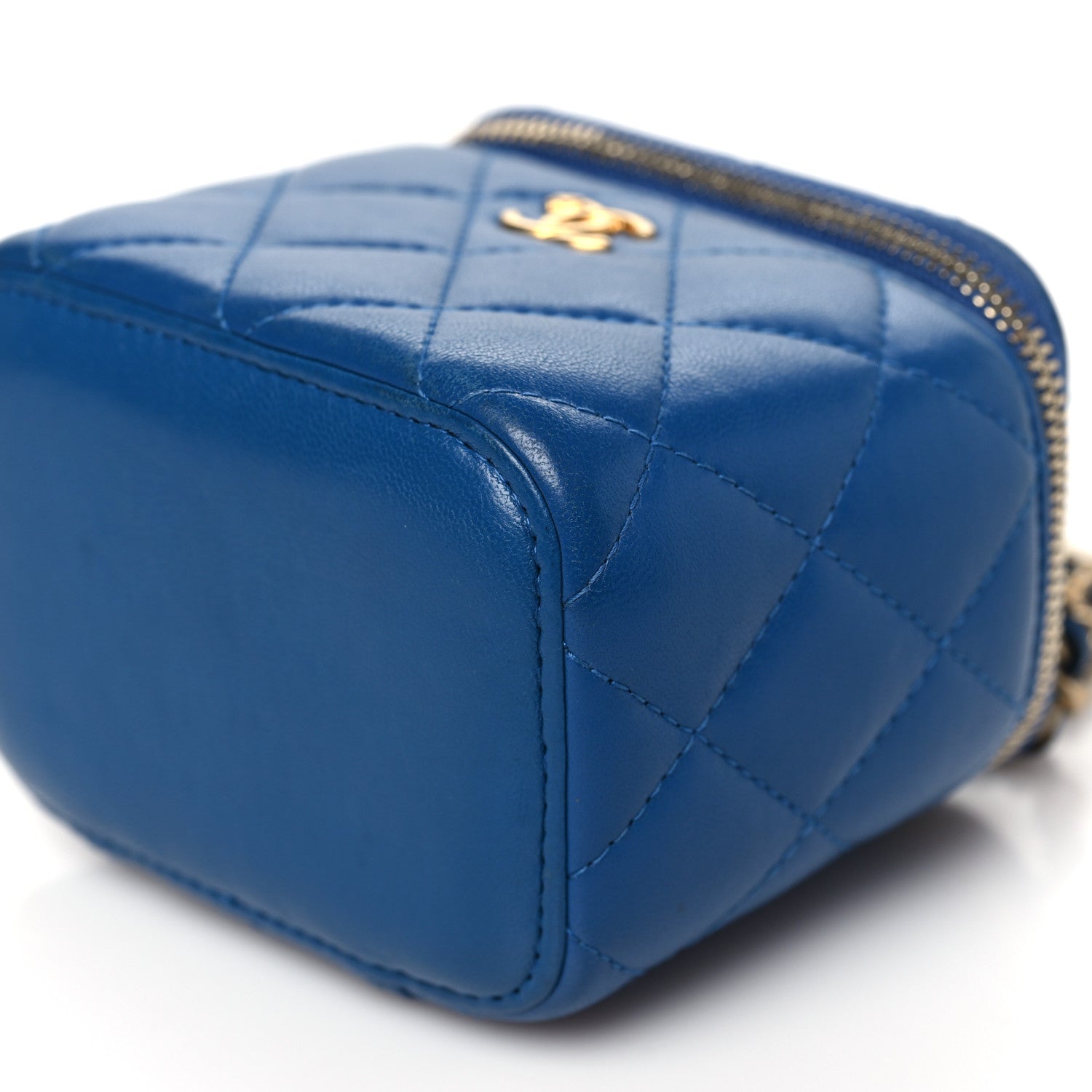 CHANEL ブルーキルティングバッグ Chanel Classic Single Flap Bag Perforated Jersey Jumbo Blue