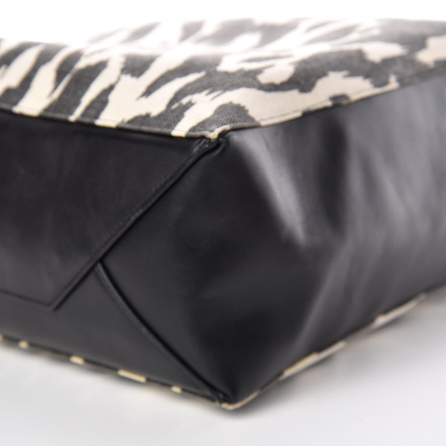Canvas Lambskin Leopard Print Vertical Cabas Black