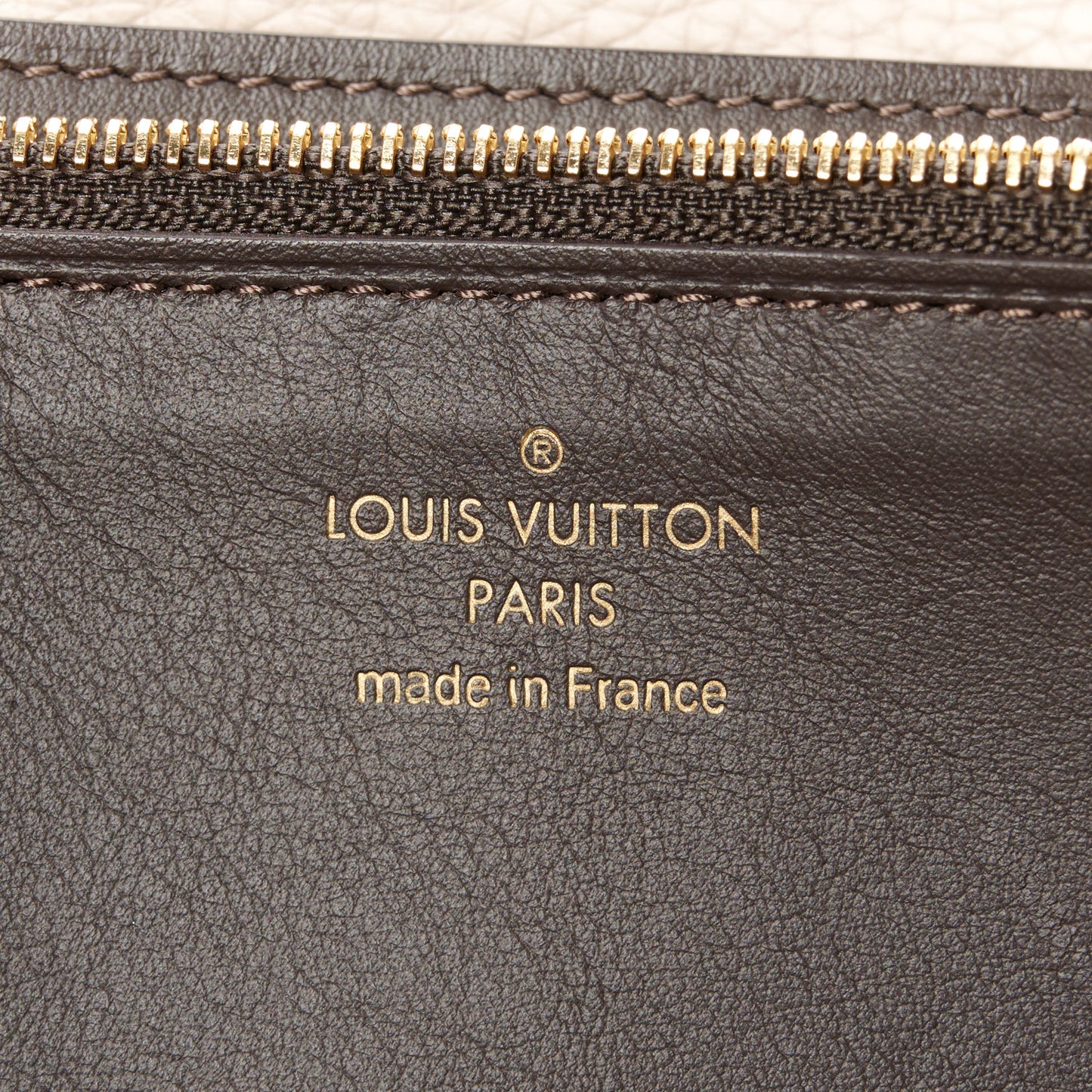 Taurillon Capucines Wallet Galet