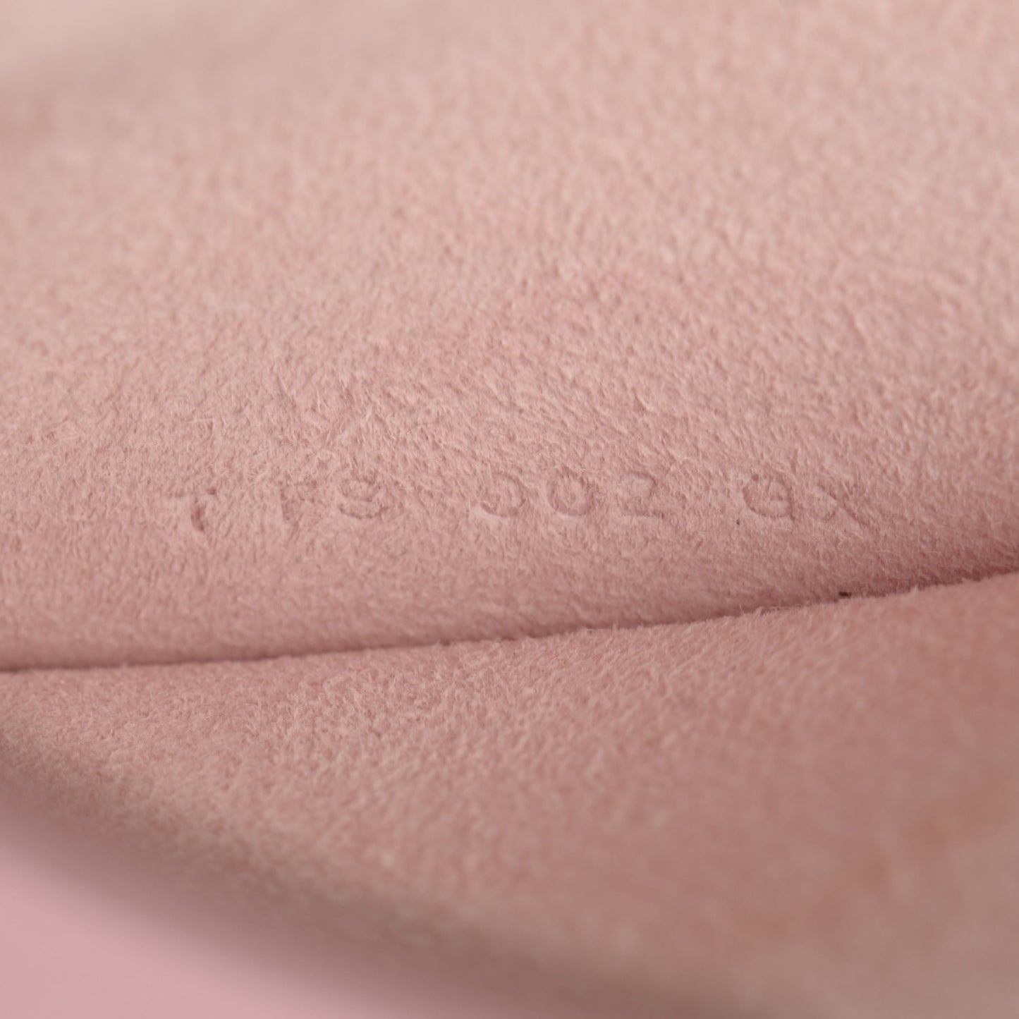 Chevre Mysore Tarmac PM Passport Holder Rose Sakura