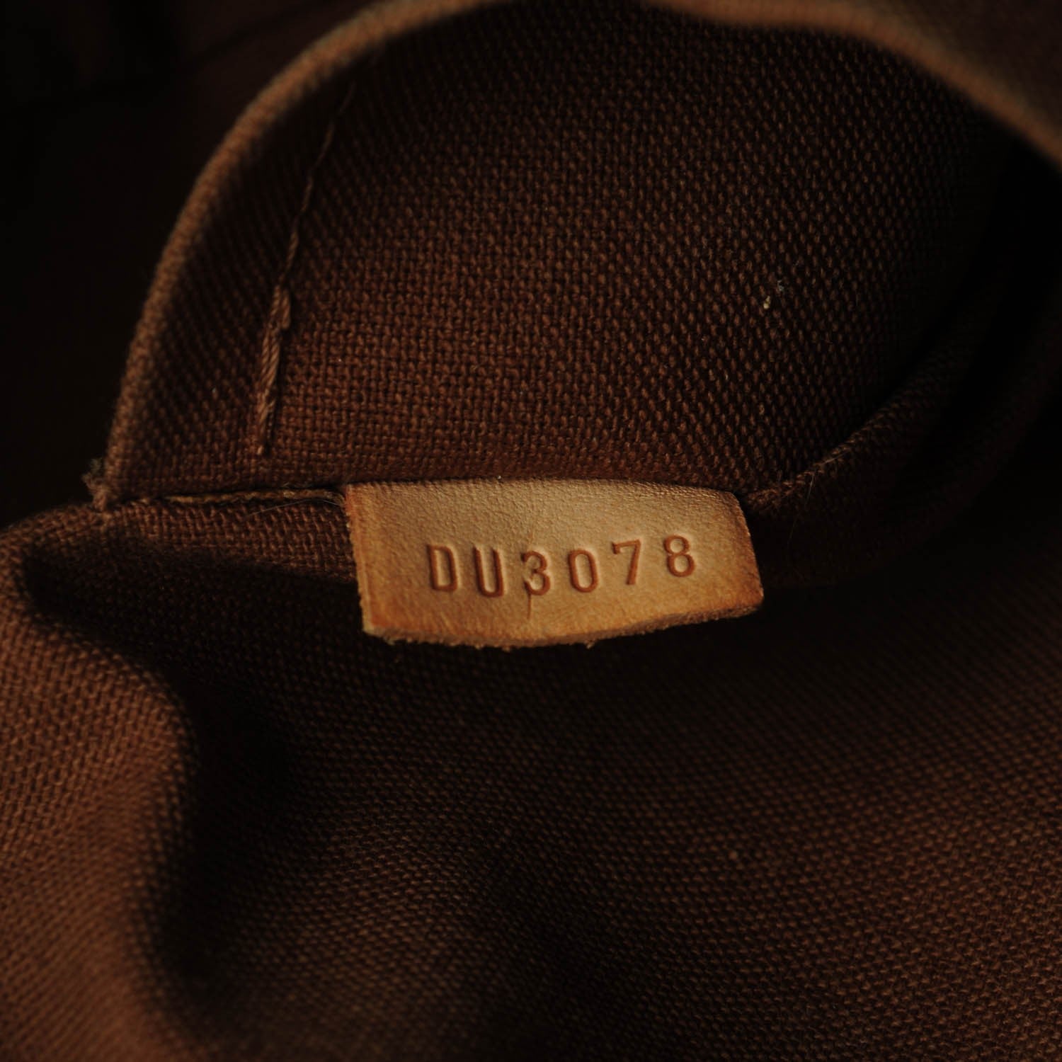 Louis Vuitton Monogram Cabas Beaubourg 7 of 8
