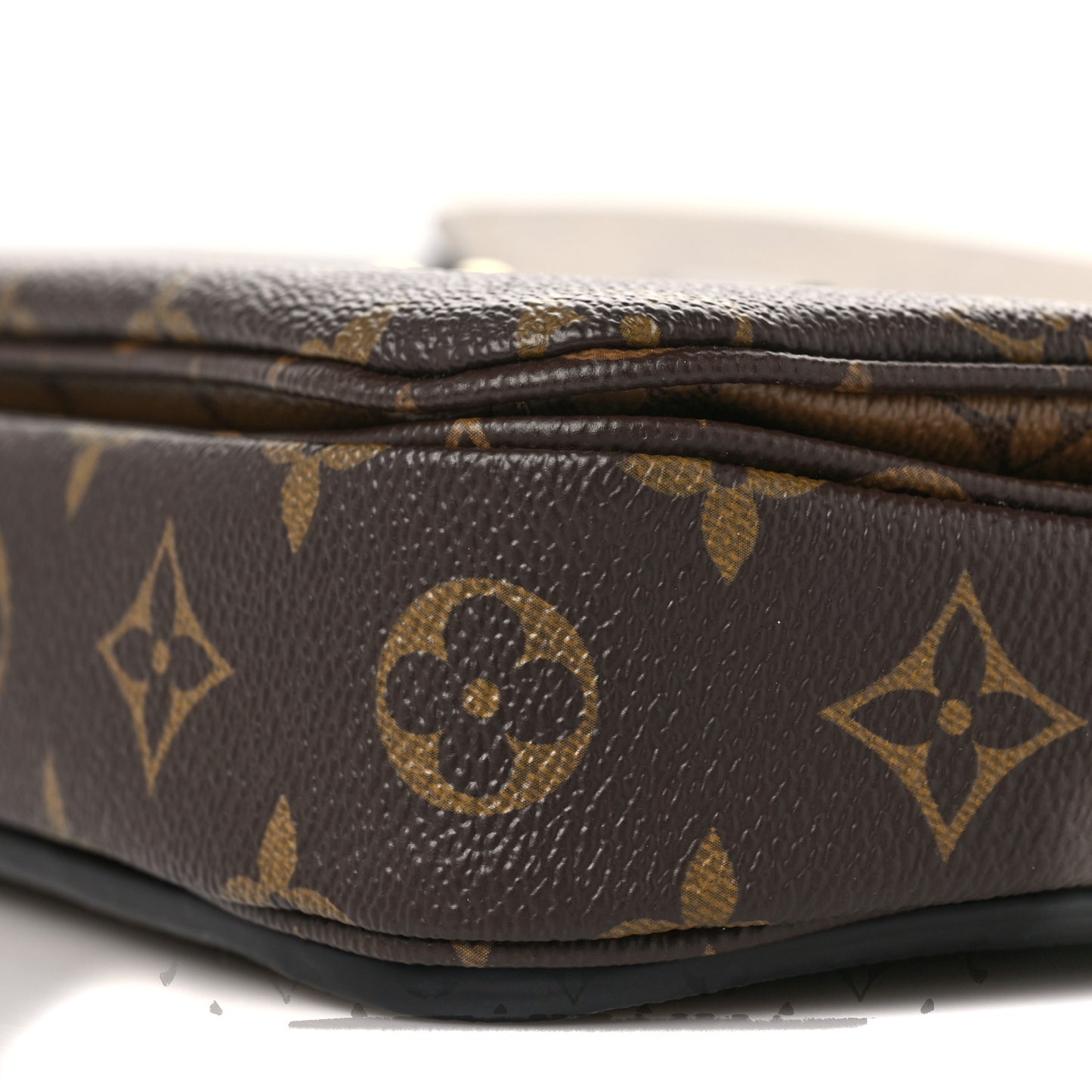 Reverse Monogram Pochette Metis