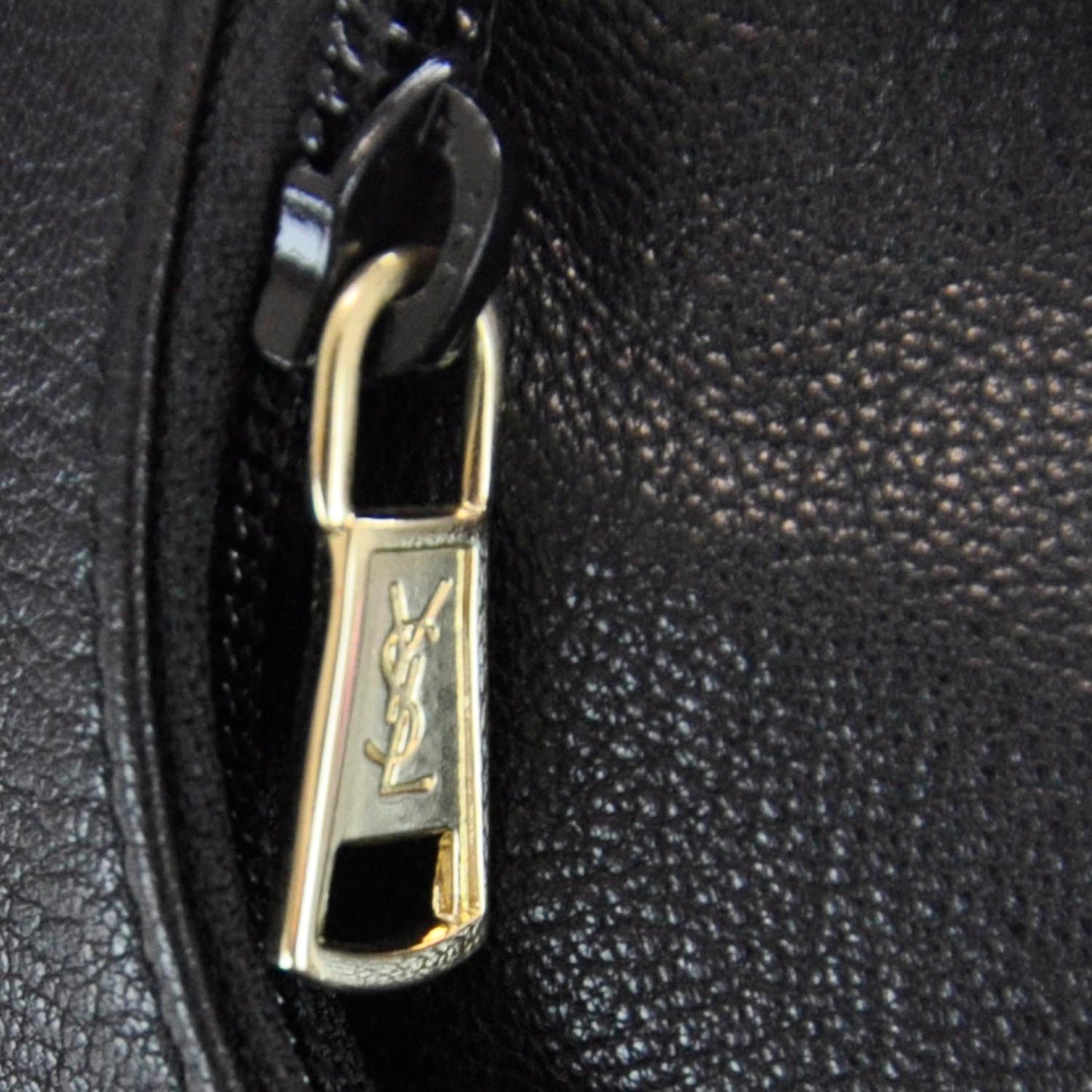 Chevre Mala Mala Horn Bag Black