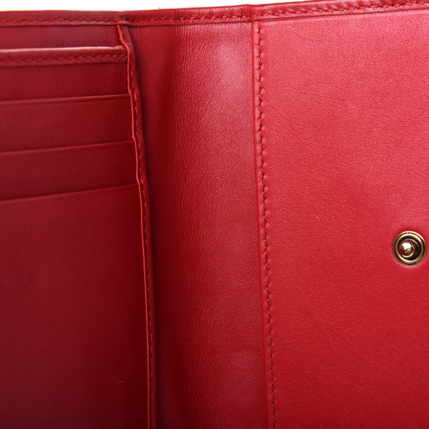 Calfskin Matelasse GG Marmont Wallet Hibiscus Red