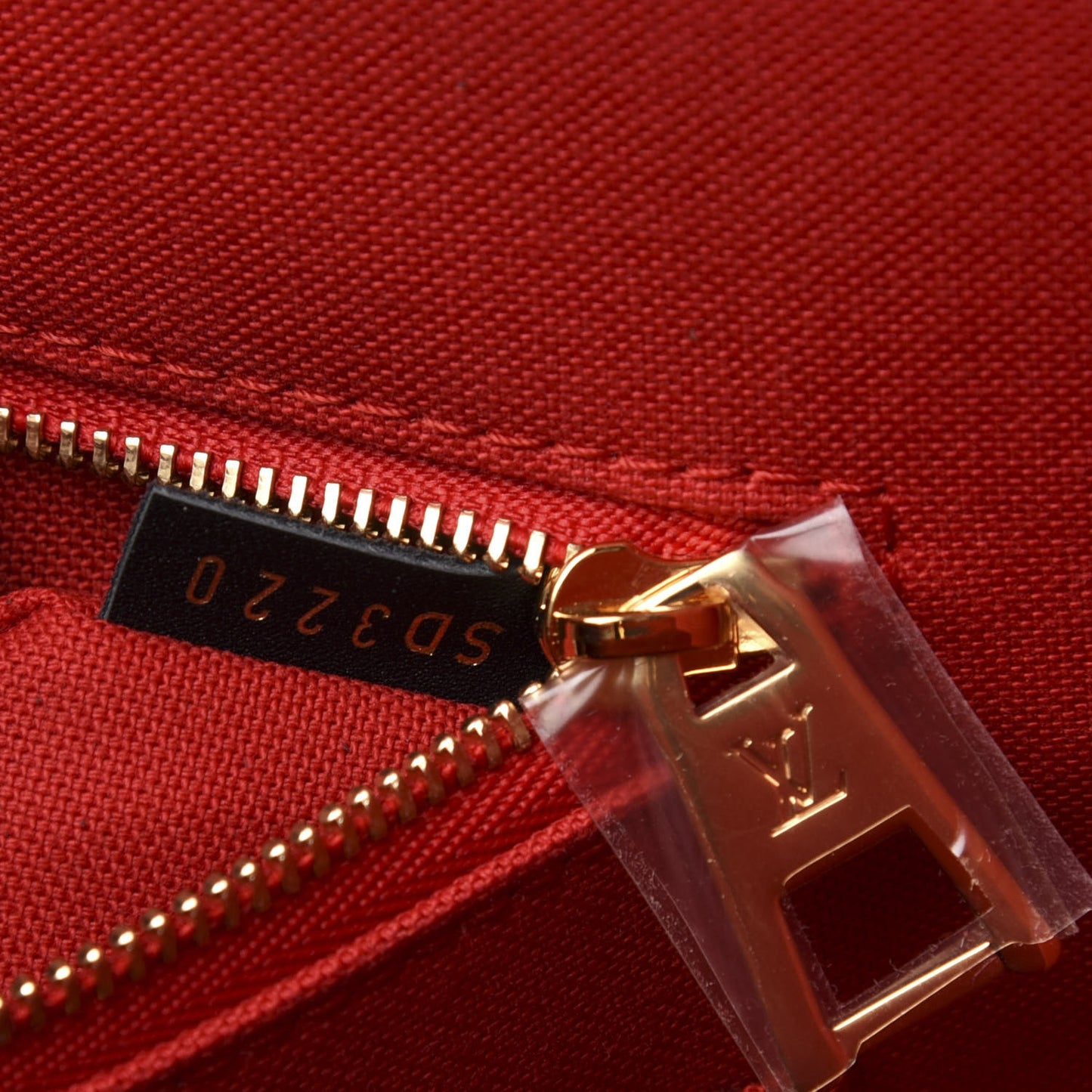 Reverse Monogram Giant Onthego MM
