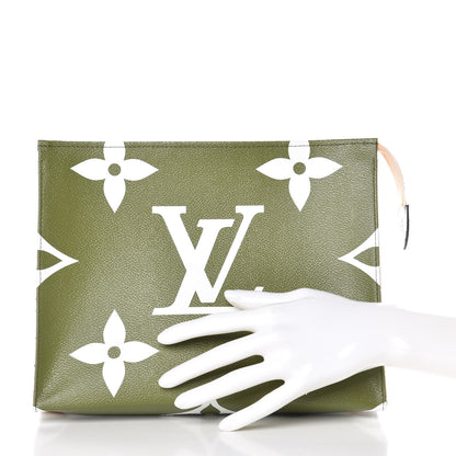 Louis Vuitton Monogram Giant Toiletry Pouch 26 Kaki 2 of 9