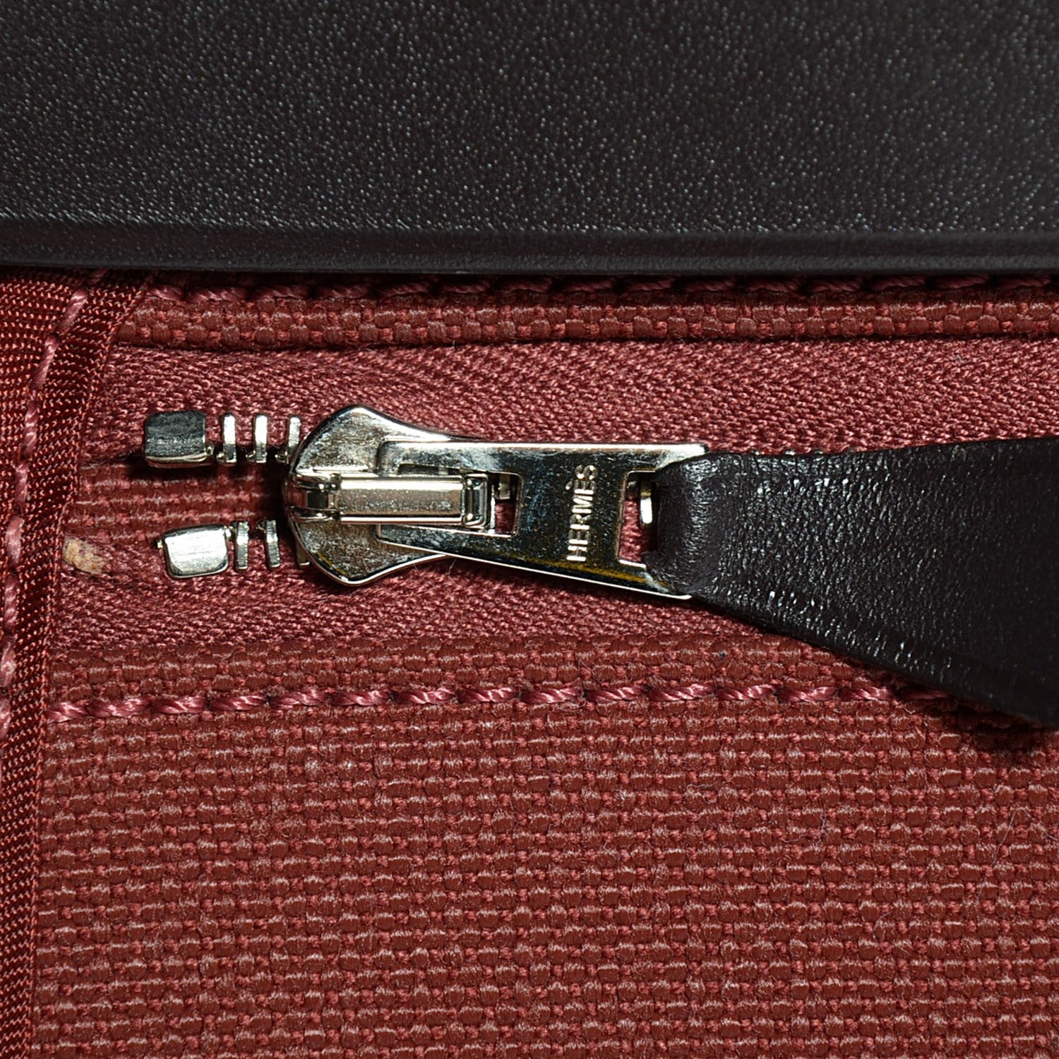 Hermes Toile Vache Hunter Herbag Zip 31 PM Rouge H Ebene 18 of 21