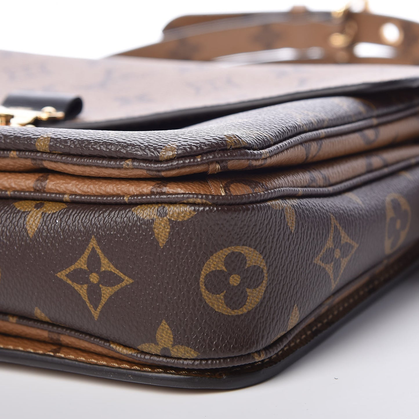 Reverse Monogram Pochette Metis