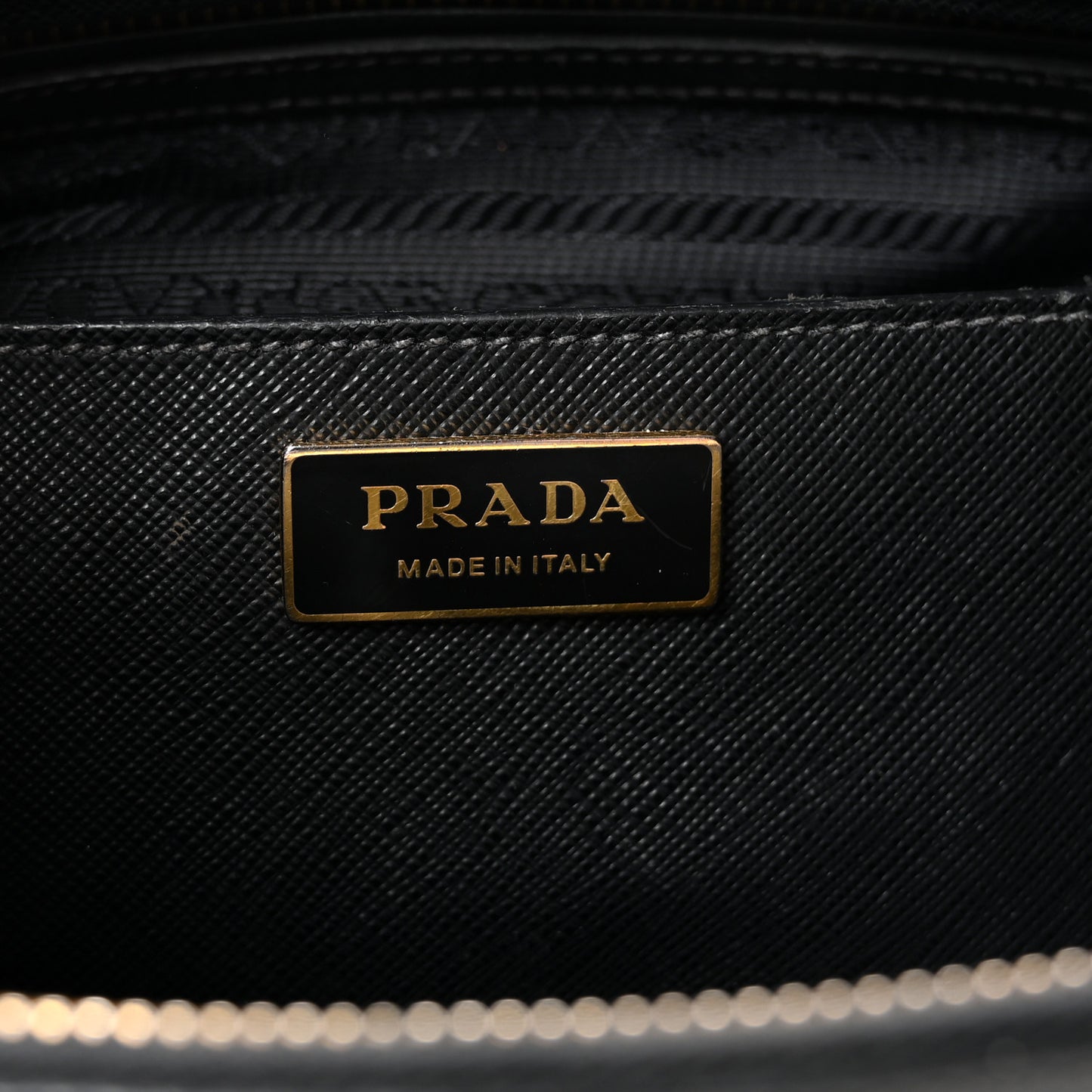 Saffiano Medium Galleria Double Zip Tote Black