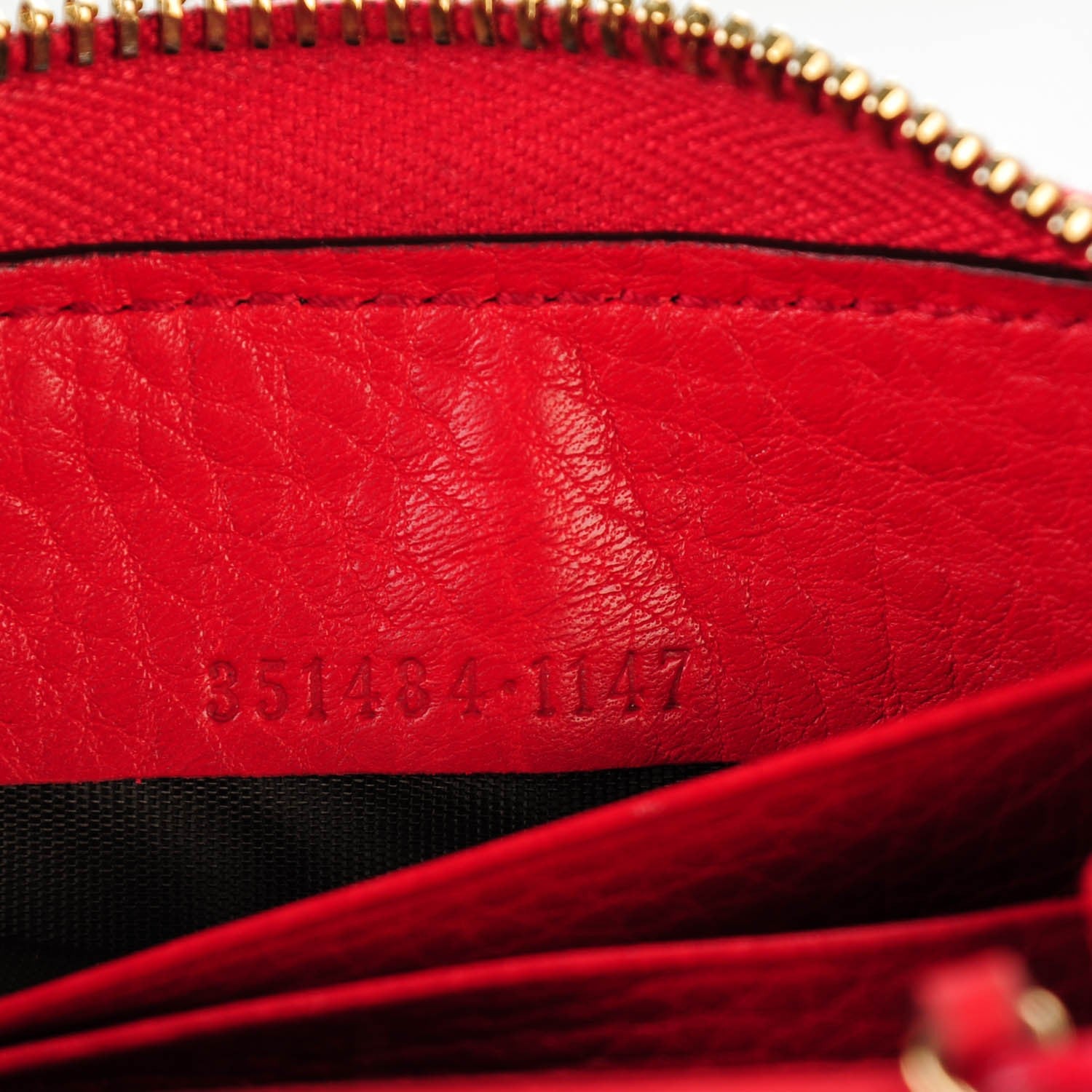Gucci Pebbled Calfskin Soho Compact Disco Zip Around Wallet Tabasco Red 7 of 7