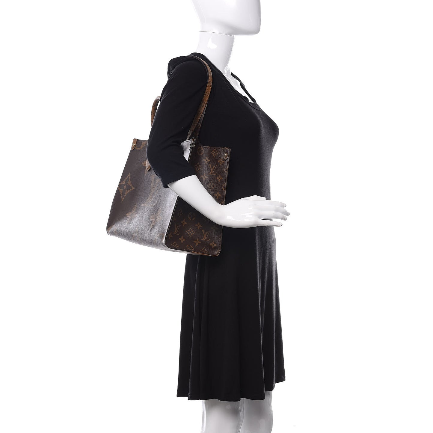 Reverse Monogram Giant Onthego MM