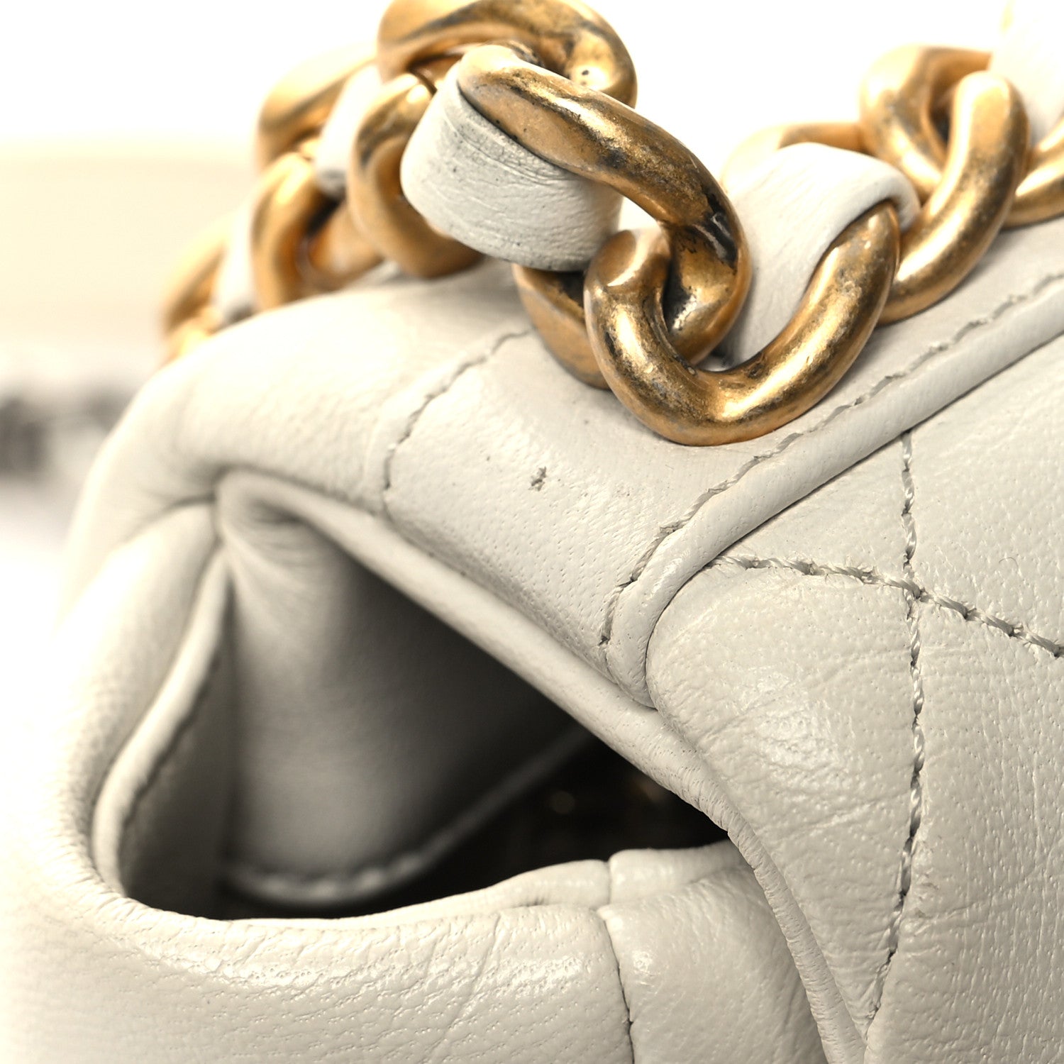 Chanel Goatskin Quilted Medium Chanel 19 Flap White 11 of 11