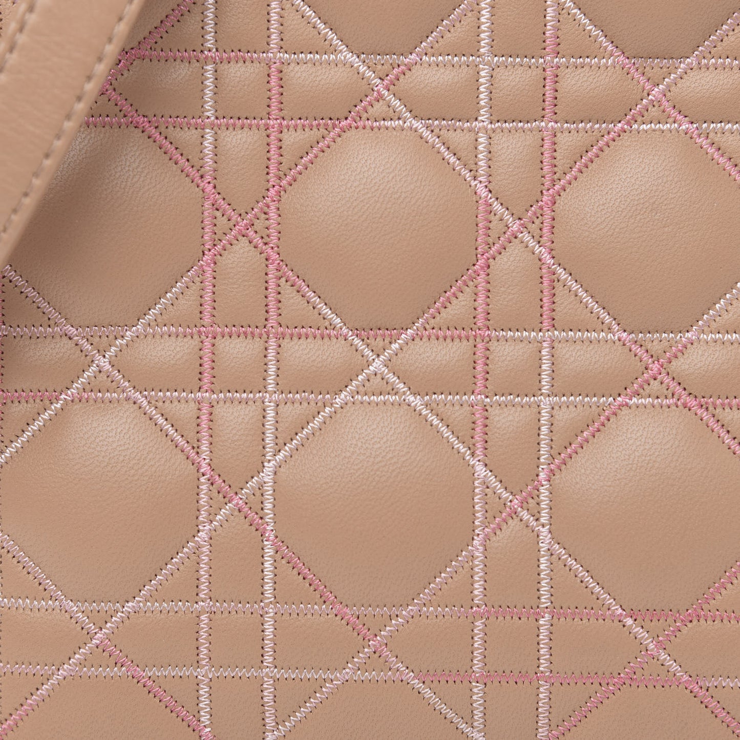 Lambskin Cannage Contrast Stitch Medium Lady Dior Beige