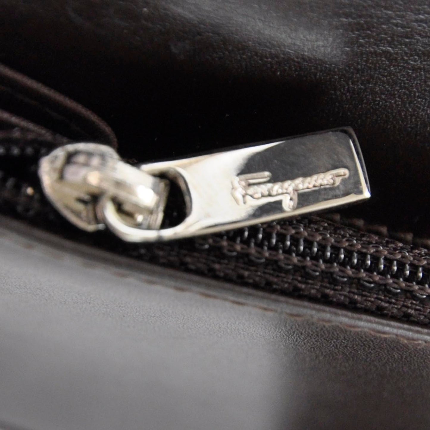 SALVATOREFERRAGAMOGanciniEmbossedWalletBrown