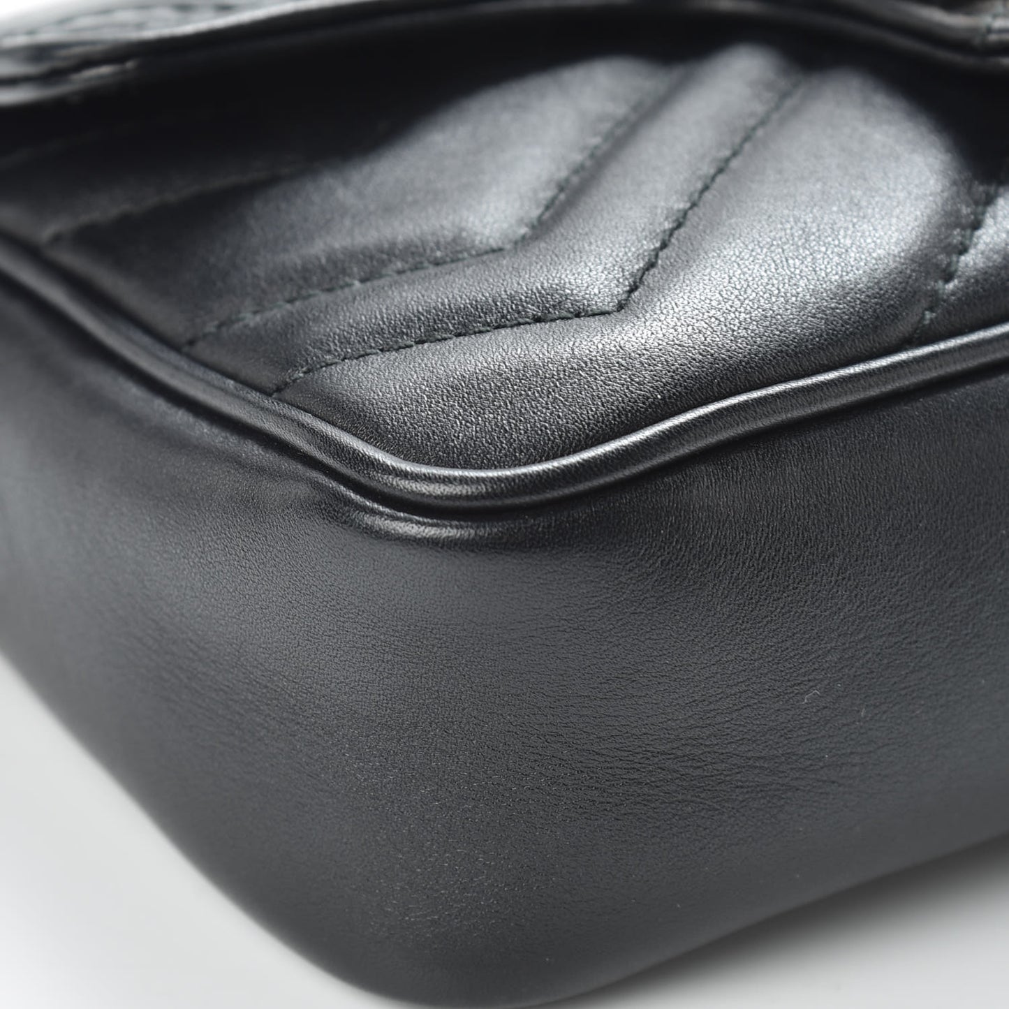 Calfskin Matelasse Super Mini GG Marmont Shoulder Bag Black