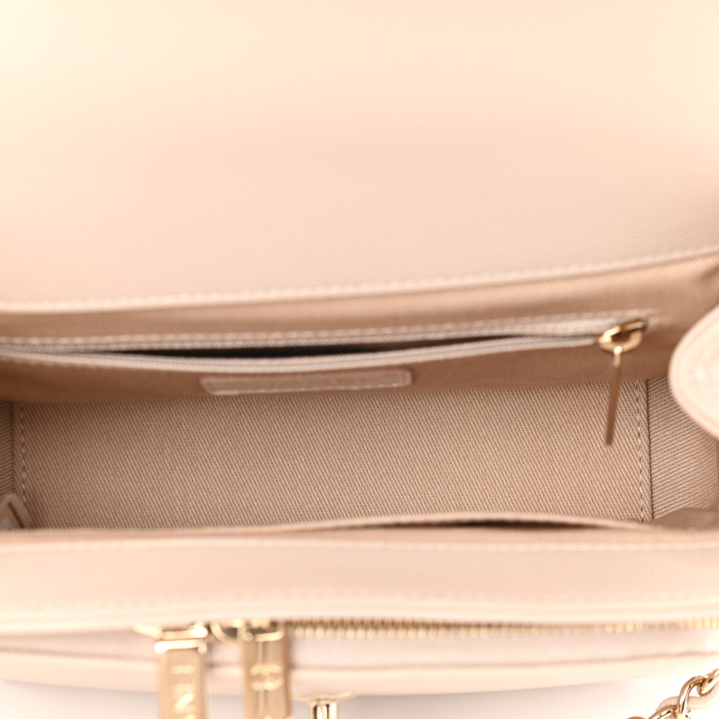 Caviar Quilted Medium Business Affinity Flap Beige