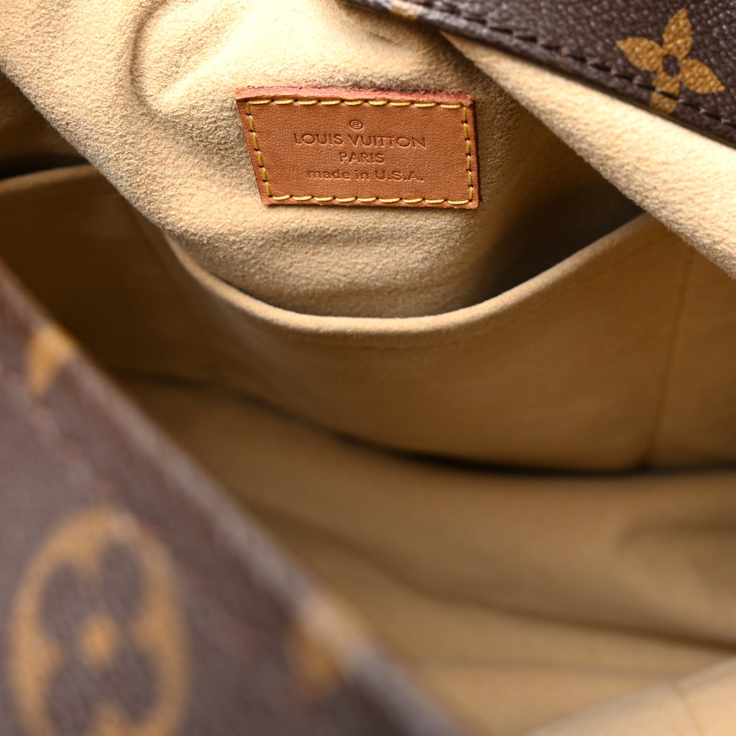 Louis Vuitton Monogram Artsy MM 6 of 10