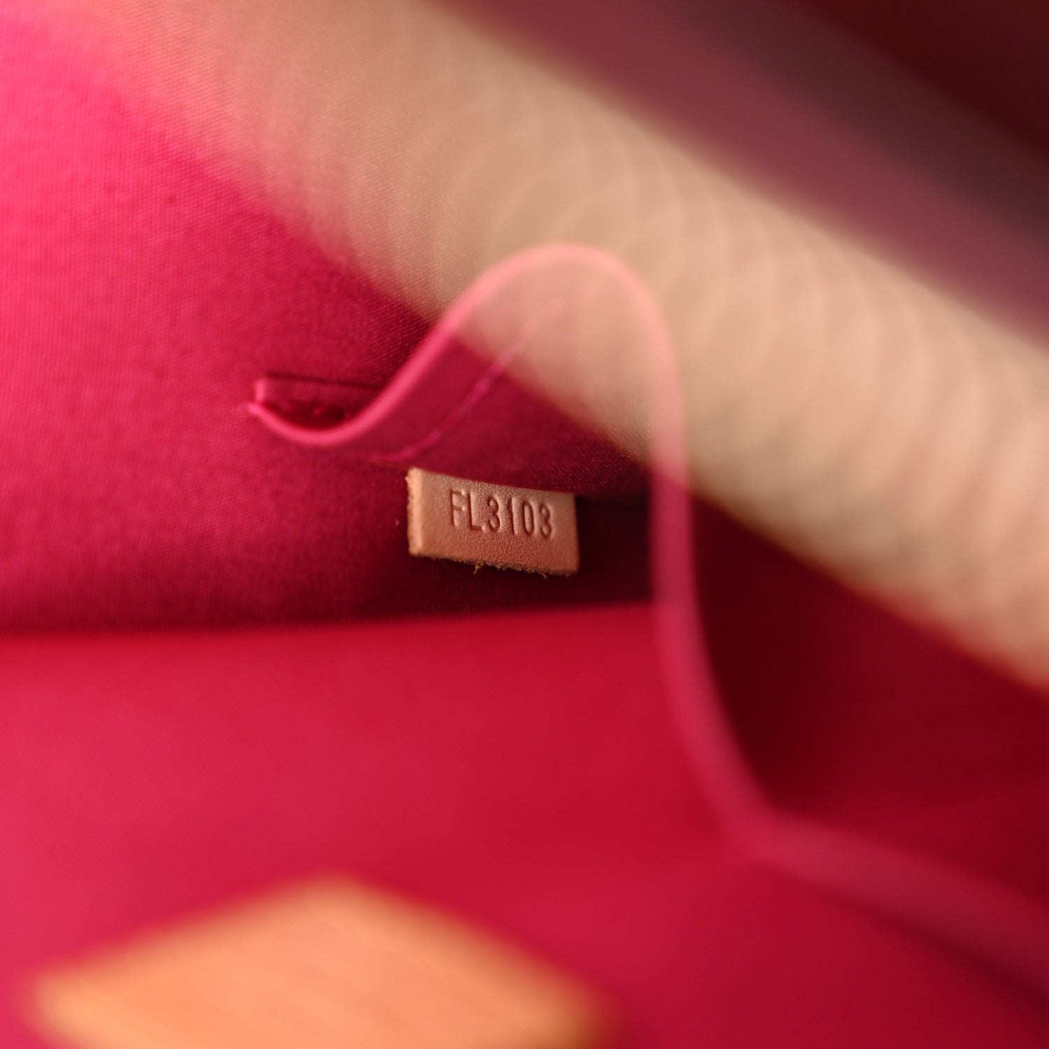 Louis Vuitton Vernis Alma PM Pomme D'Amour 6 of 13