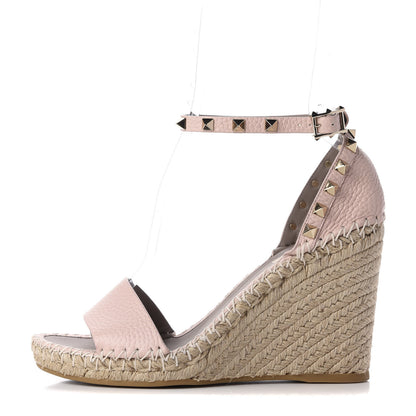 Valentino Garavani Grained Calfskin Rockstud Ankle Strap Espadrille 15/105mm Wedge Sandals 39 Rose Quartz Natural 1 of 9