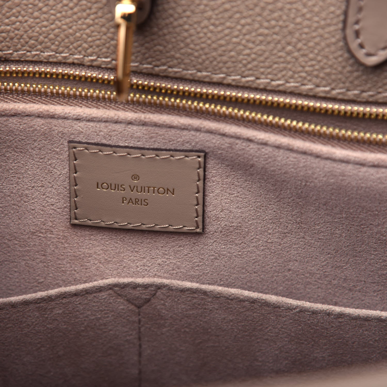 Louis Vuitton Empreinte Monogram Giant Onthego MM Tourterelle 6 of 10