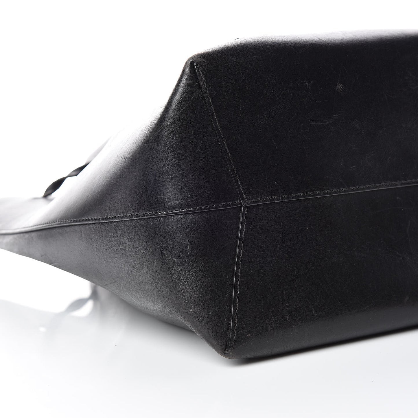 Vegetable Tanned Calfskin Bucket Bag Black Flamma