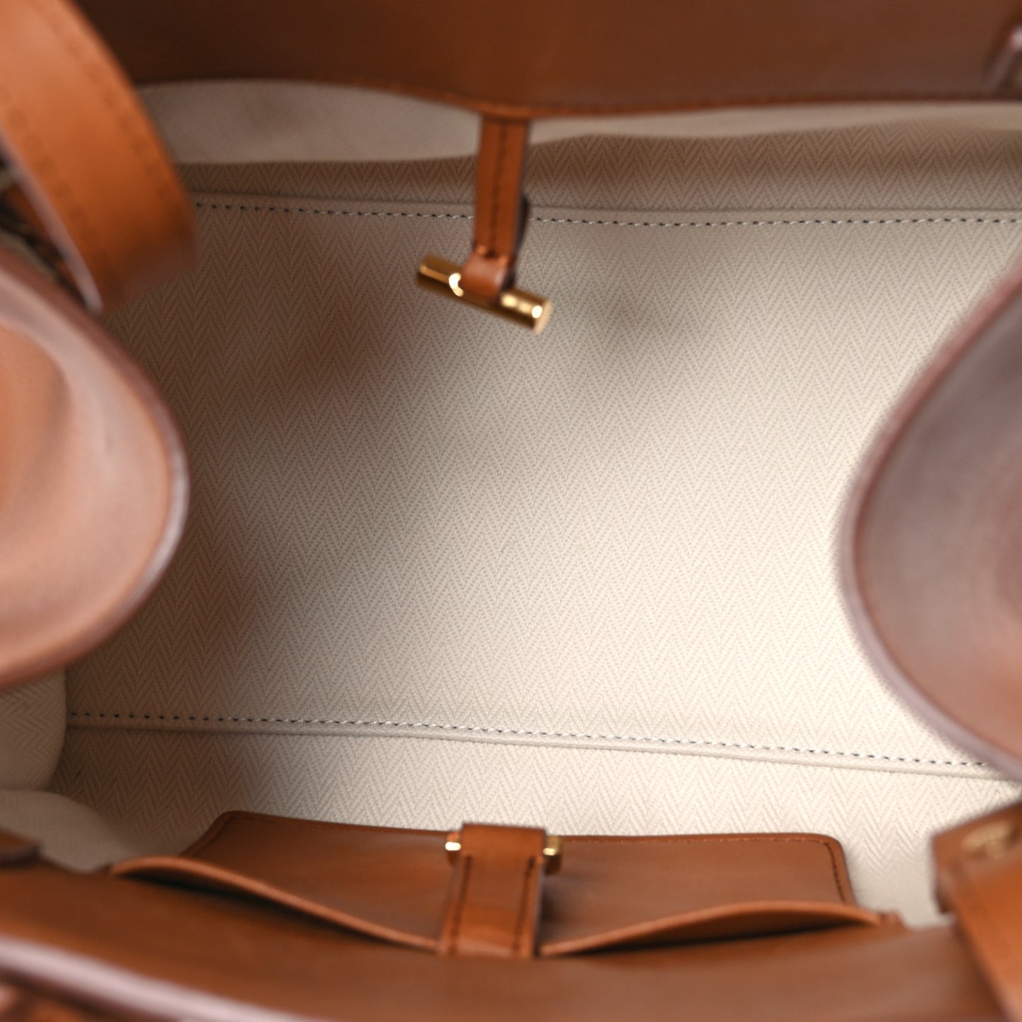 Polished Saddle Calfskin Soft Margaux 10 Bag Cuir
