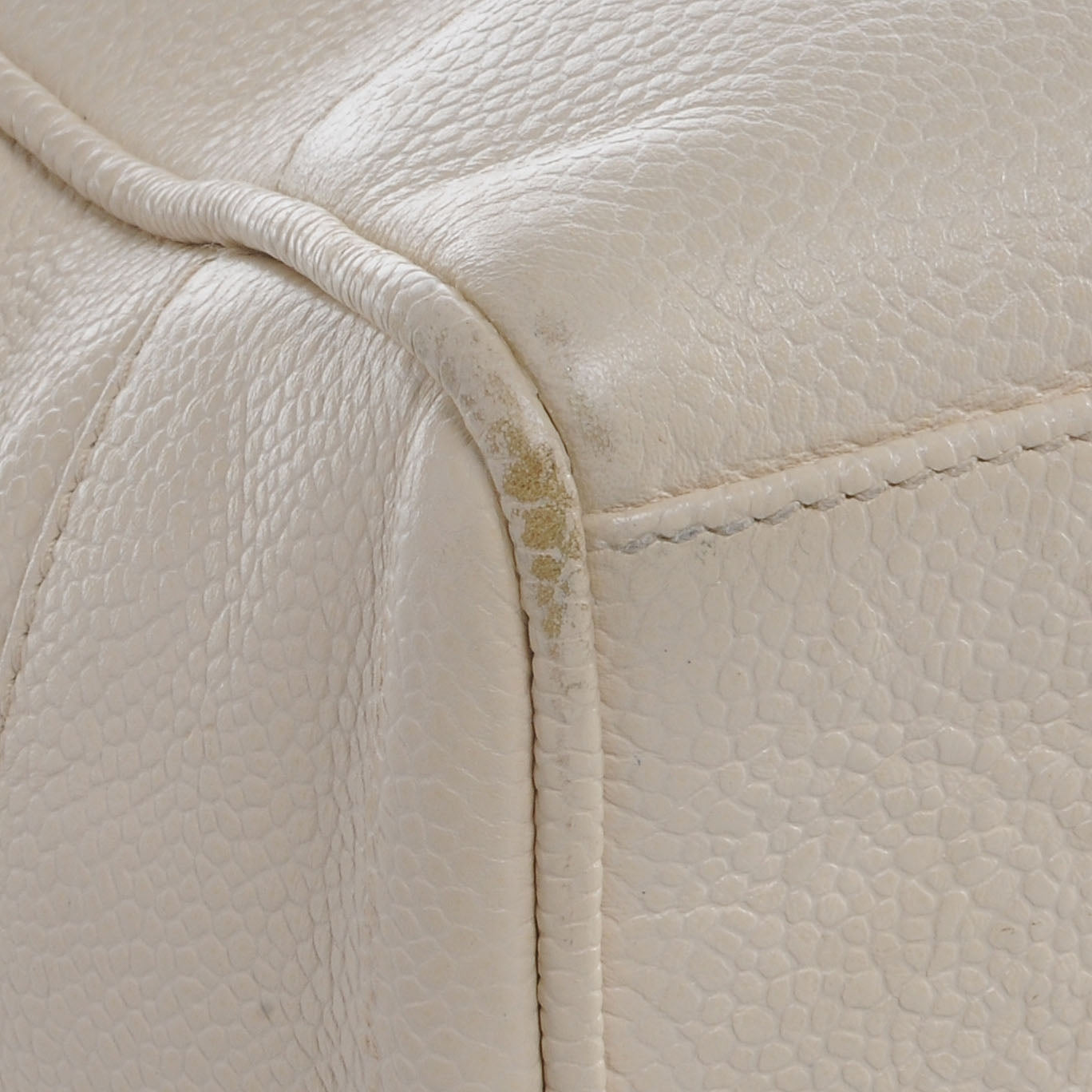 Caviar Shoulder Bag Ivory