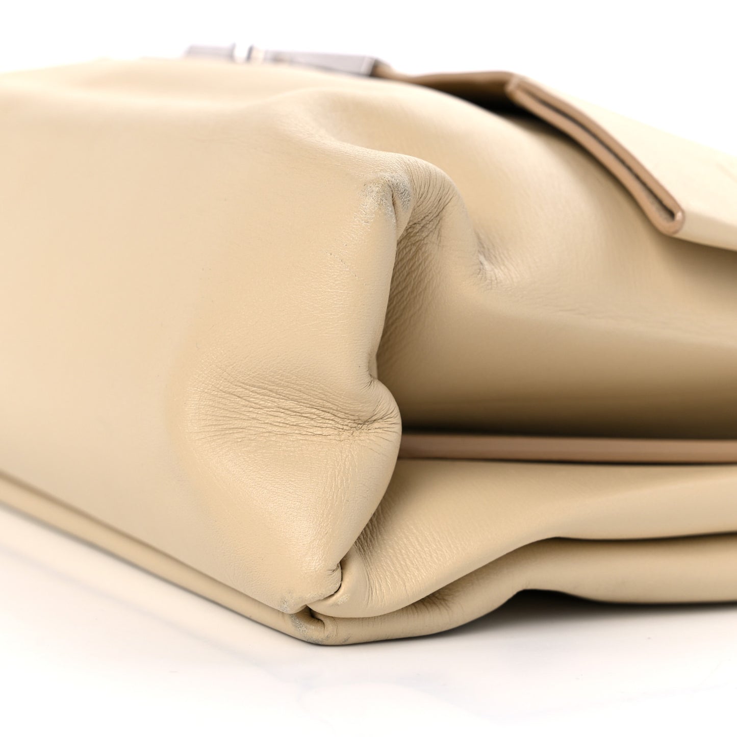 Smooth Calfskin Blade Chain Flap Vanilla