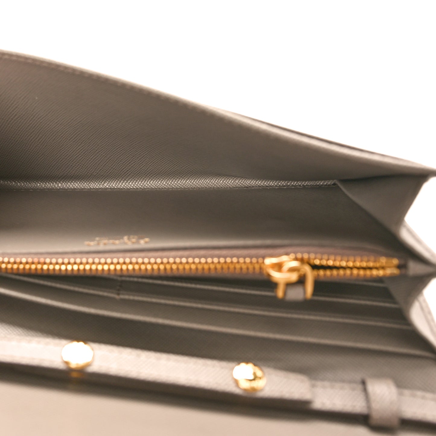 Saffiano Metal Oro Chain Wallet Argilla