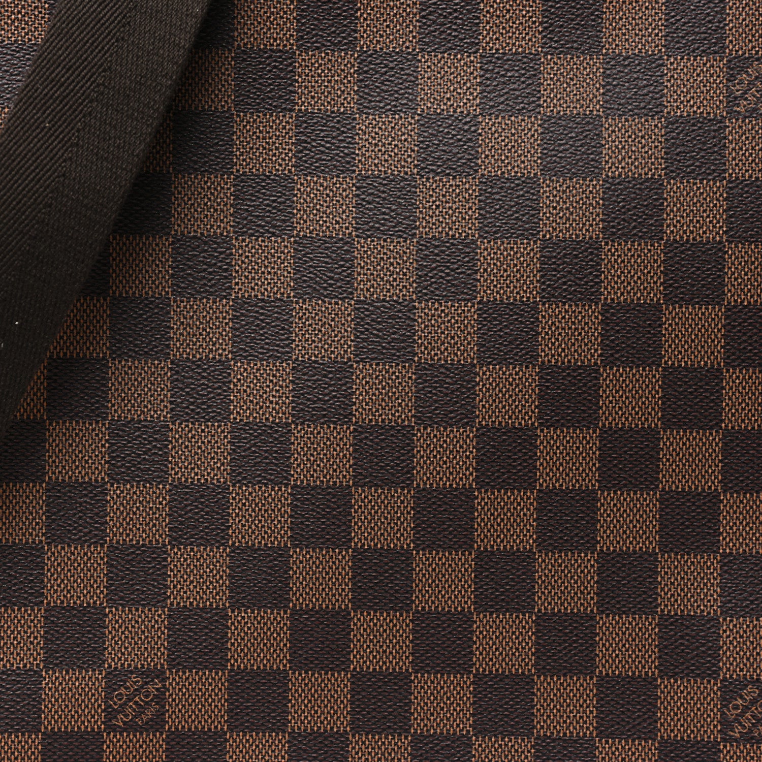 Louis Vuitton Damier Ebene District MM 7 of 9