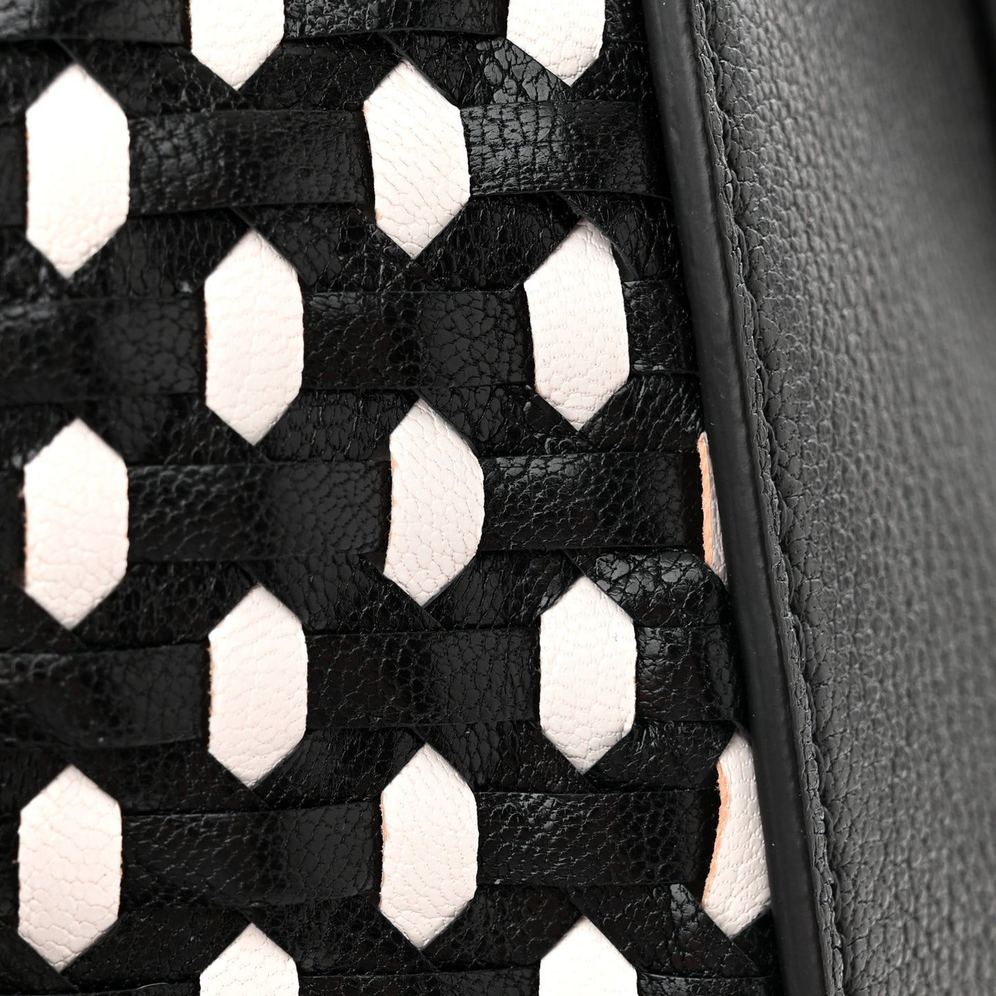 Sugar Goatskin Woven Medium Antigona Black White