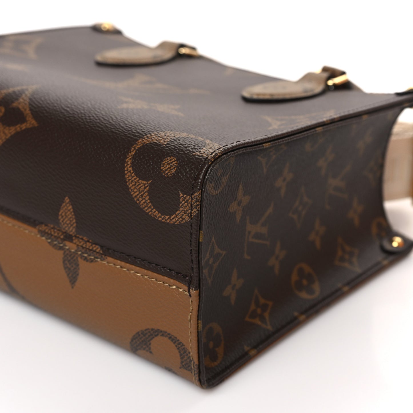 Reverse Monogram Giant Onthego PM