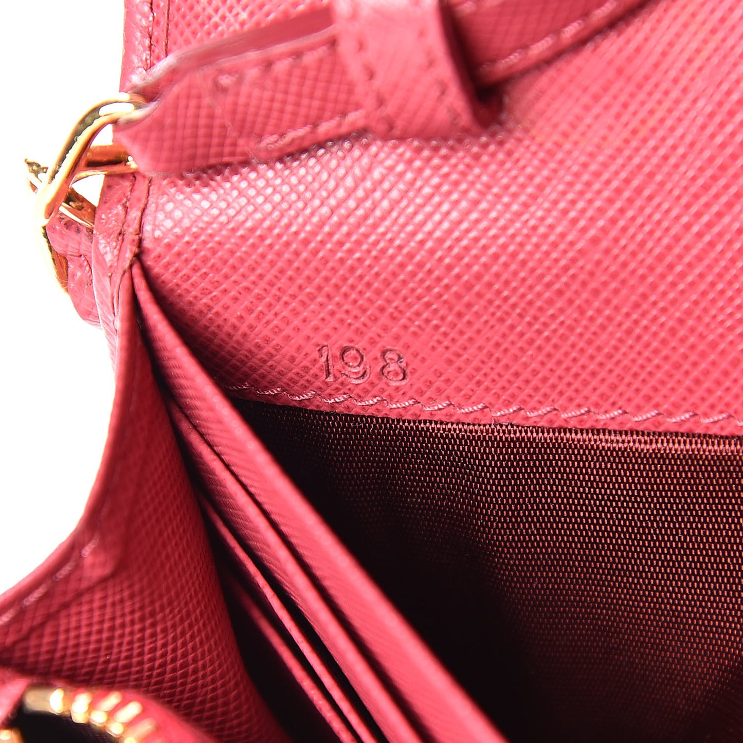 Saffiano Metal Oro Chain Wallet Peonia