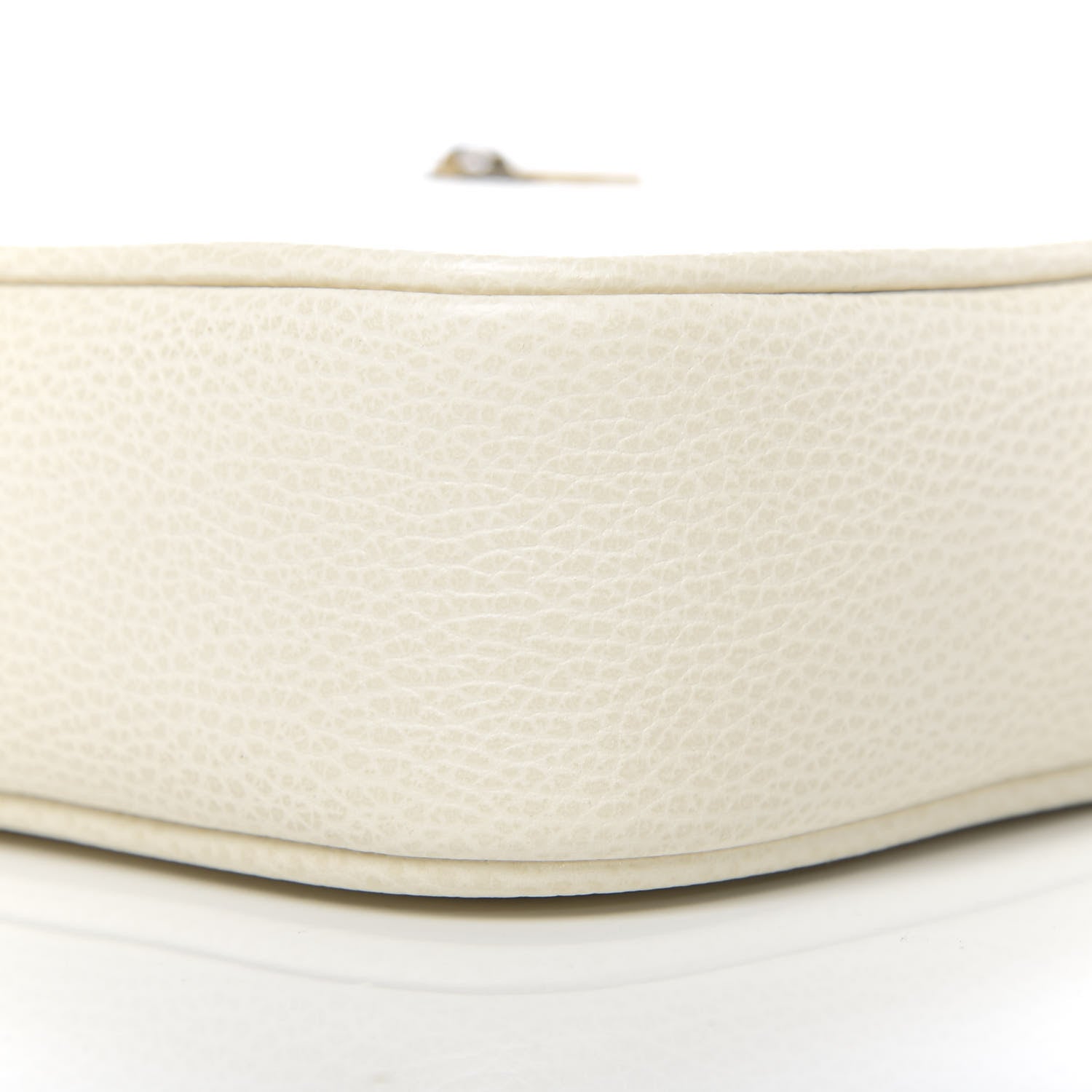 Gucci Grained Calfskin Logo Messenger Bag White 9 of 10