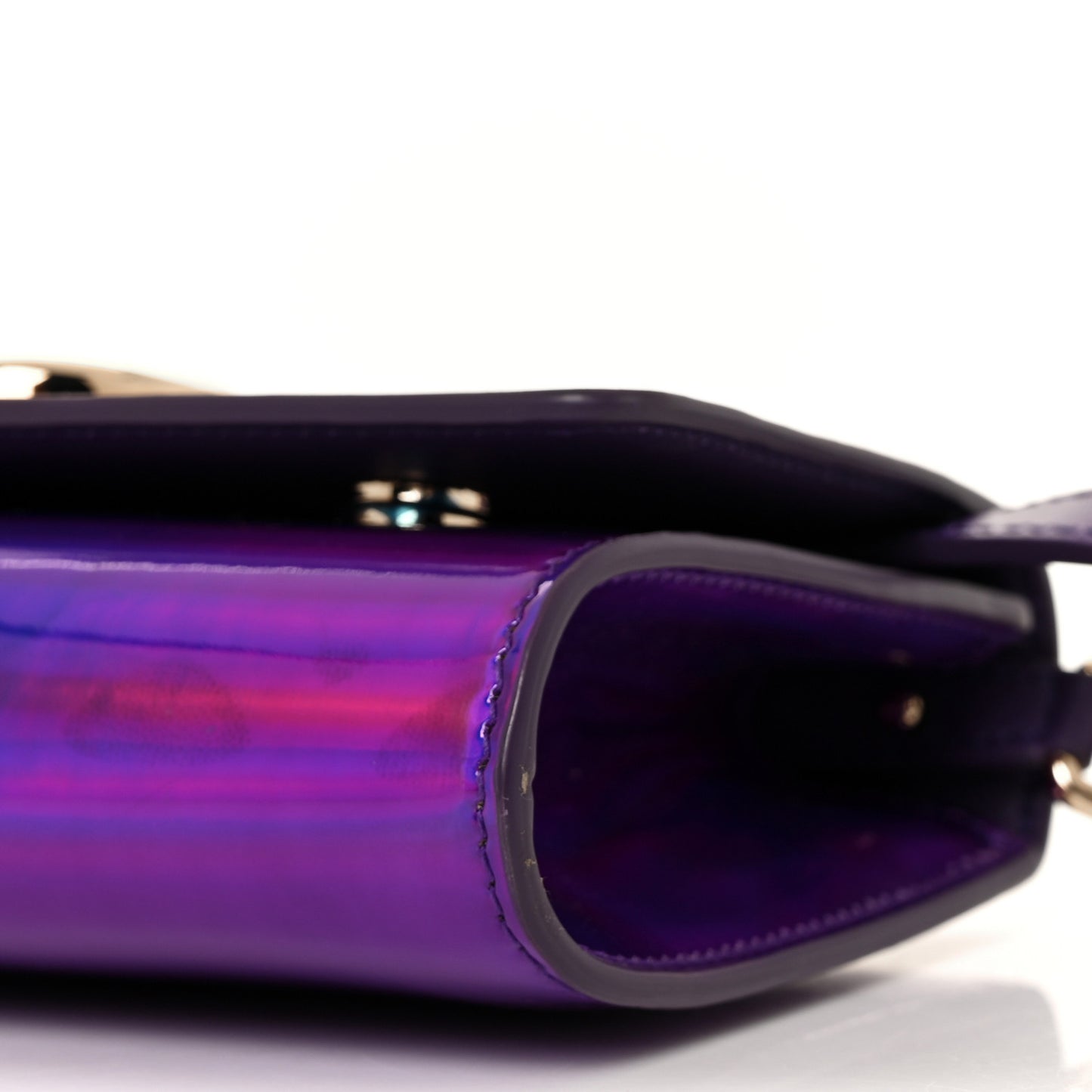 Holographic Patent Calfskin Strobo 3.5 Clutch Viola Medio