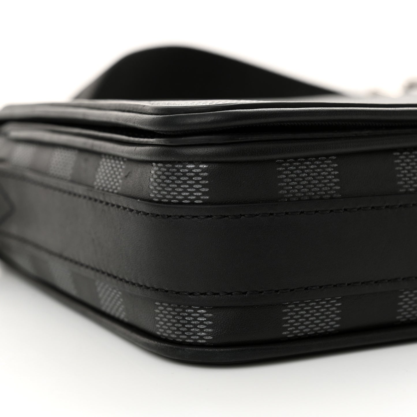 Damier Infini 3D Studio Messenger