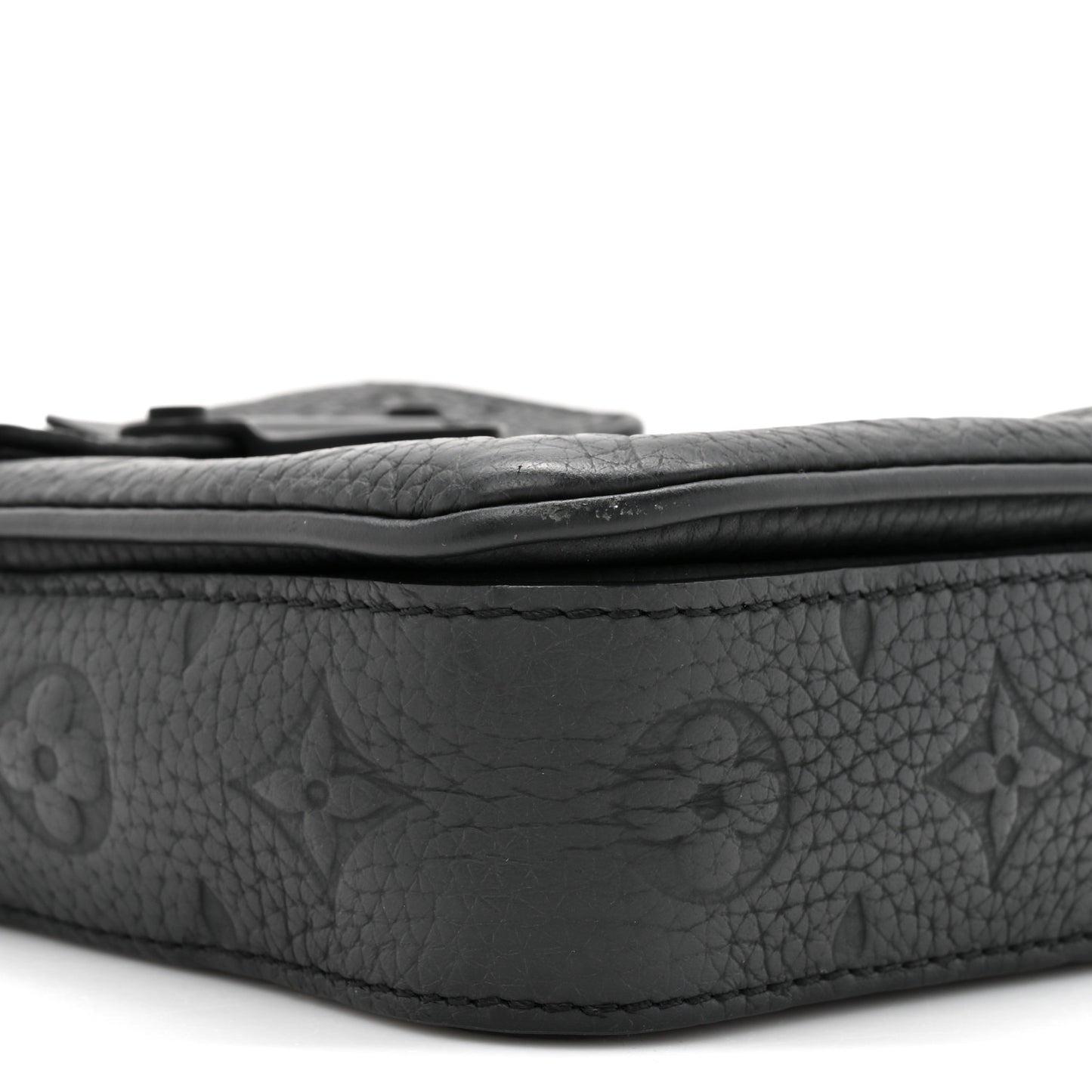 Taurillon Monogram S Lock Wearable Wallet Black