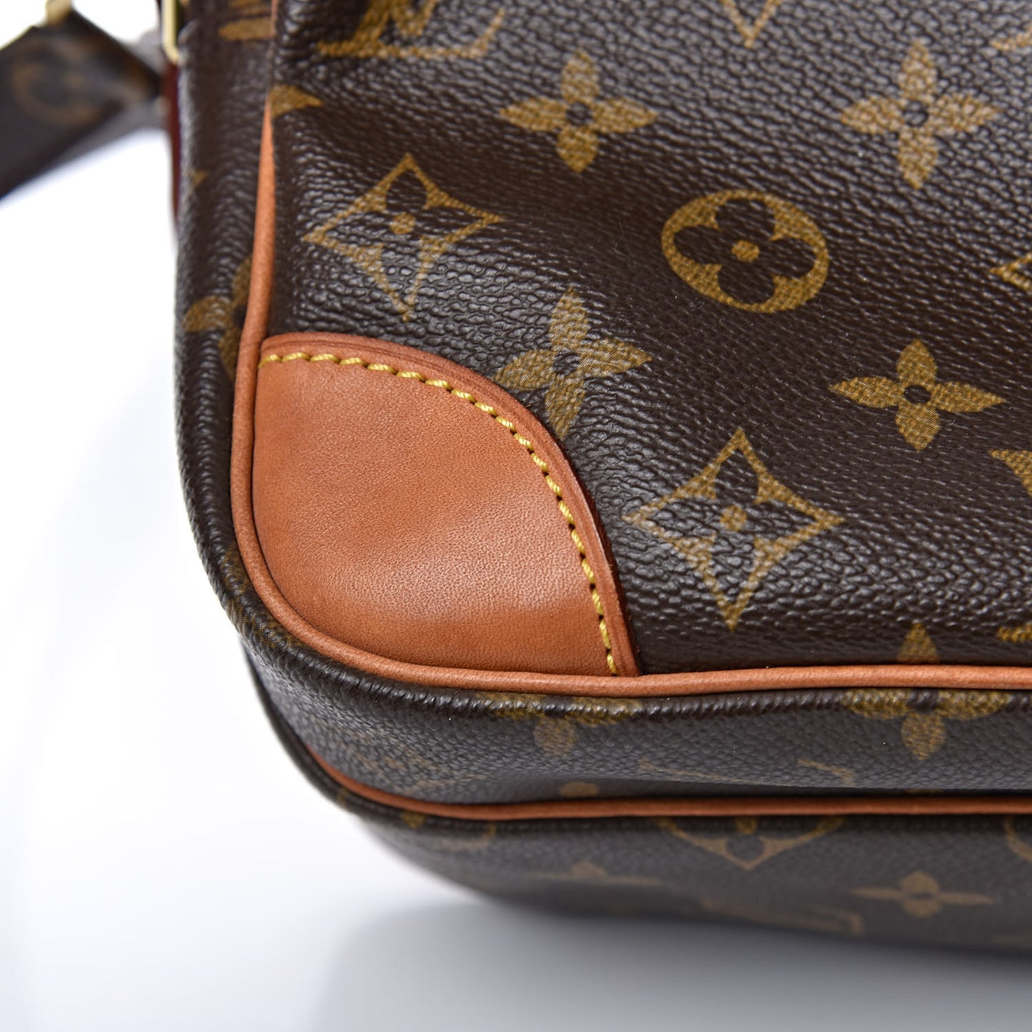 Monogram Nil 28